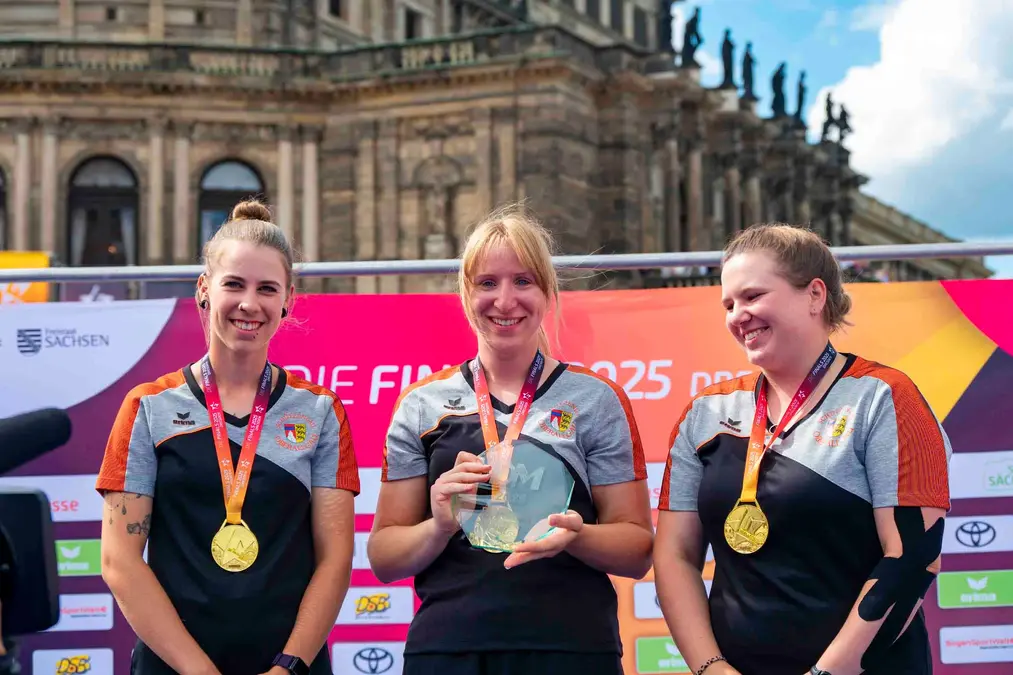 Die Oberallgäuer Gauschützen gewinnen Gold im Damenteam bei den Finals 2025 Dresden (v.L. Marie Marquardt, Katharina Raab, Jennifer Walter)